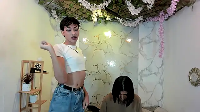 Snapshot of DAHNE_HOT_ chatting on 05.19.26 DAHNE HOT online show from 05.19.26