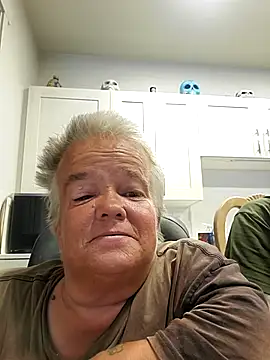 Snapshot of smokinhotshorty chatting on 07.18.26 smokinhotshorty online show from 07.18.26