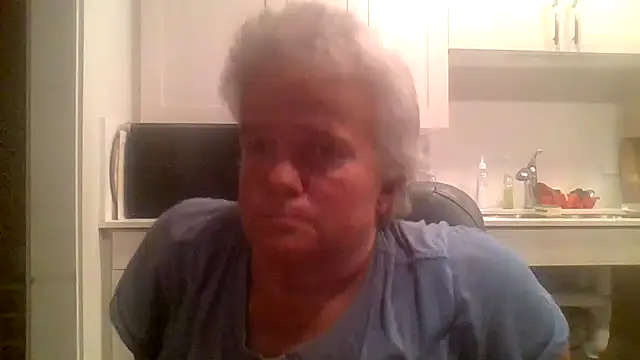 Snapshot of smokinhotshorty chatting on 07.29.26 smokinhotshorty online show from 07.29.26