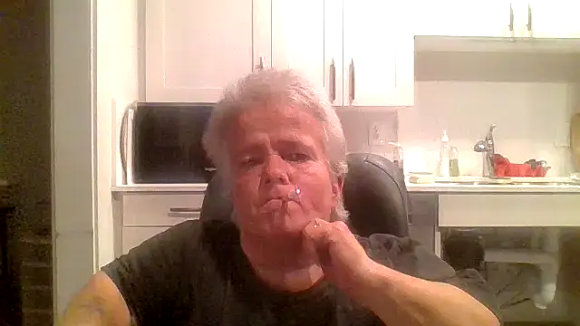Snapshot of smokinhotshorty chatting on 07.30.26 smokinhotshorty online show from 07.30.26