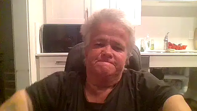 Snapshot of smokinhotshorty chatting on 07.31.26 smokinhotshorty online show from 07.31.26