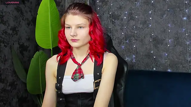 Bonnie Hernandez online show from 04.28.26