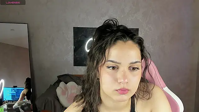 Vivien Ross online show from 05.06.26