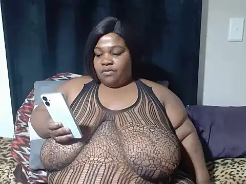 Snapshot of BBWMIDGET40 chatting on 04.25.26 BBWMIDGET40 online show from 04.25.26