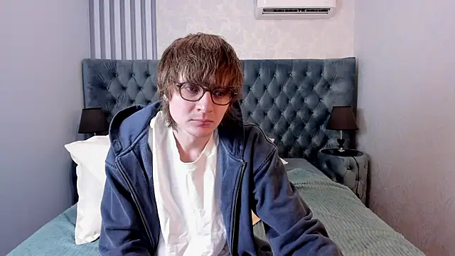 TaylerBev online show from 04.24.26