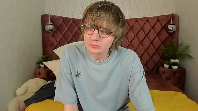 TaylerBev online show from 04.25.26