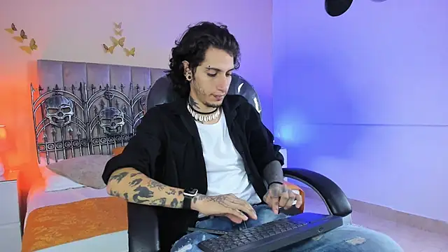 Snapshot of Vergil_Noir_ chatting on 05.15.26 Vergil Noir online show from 05.15.26