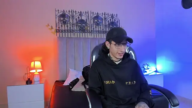 Snapshot of Vergil_Noir_ chatting on 05.19.26 Vergil Noir online show from 05.19.26