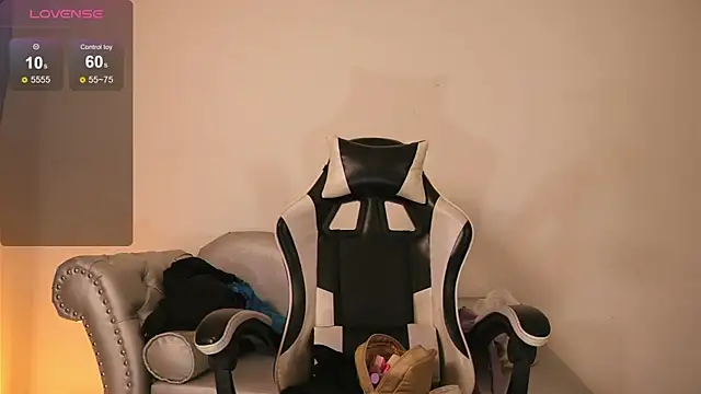 Snapshot of Velvet_Raze chatting on 07.22.26 Velvet Raze online show from 07.22.26
