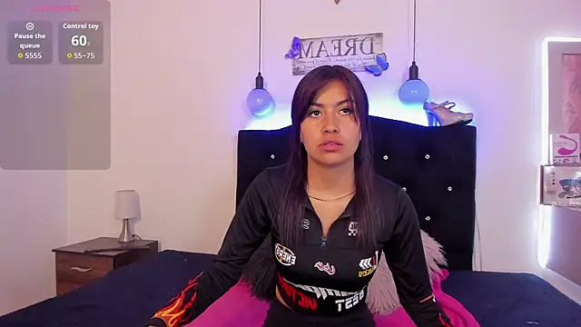 lizz cherry  online show from 04.22.26