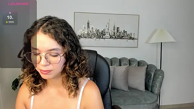 Snapshot of sienna_luxor chatting on 05.15.26 sienna luxor online show from 05.15.26