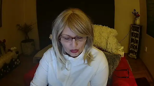 Divineblond online show from 02.20.25