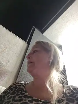 Snapshot of Divineblond chatting on 05.07.26 Divineblond online show from 05.07.26