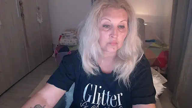 Snapshot of Divineblond chatting on 05.10.26 Divineblond online show from 05.10.26