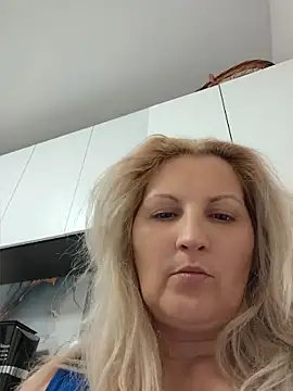 Snapshot of Divineblond chatting on 05.13.26 Divineblond online show from 05.13.26