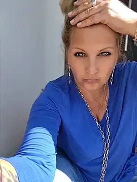 Snapshot of Divineblond chatting on 05.15.26 Divineblond online show from 05.15.26