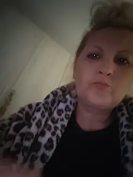 Snapshot of Divineblond chatting on 05.19.26 Divineblond online show from 05.19.26