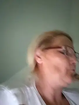 Snapshot of Divineblond chatting on 05.22.26 Divineblond online show from 05.22.26