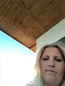 Snapshot of Divineblond chatting on 05.26.26 Divineblond online show from 05.26.26