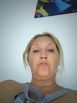 Snapshot of Divineblond chatting on 05.29.26 Divineblond online show from 05.29.26