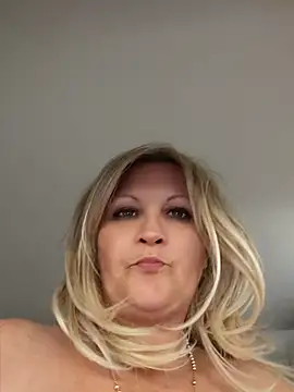 Snapshot of Divineblond chatting on 06.01.26 Divineblond online show from 06.01.26