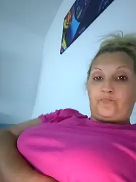 Snapshot of Divineblond chatting on 06.03.26 Divineblond online show from 06.03.26