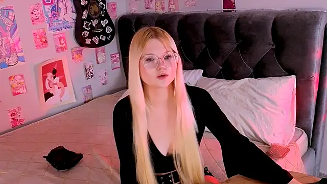 LunariaFox online show from 07.09.26