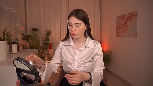 BettyMarlowe online show from 05.04.26