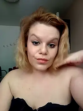 Snapshot of Maryquenn chatting on 05.14.26 Maryquenn online show from 05.14.26