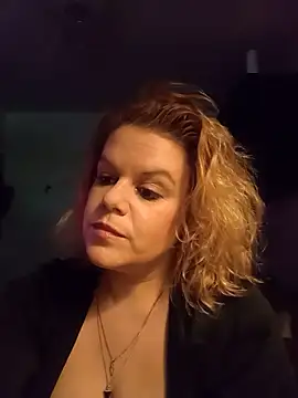 Snapshot of Maryquenn chatting on 05.21.26 Maryquenn online show from 05.21.26