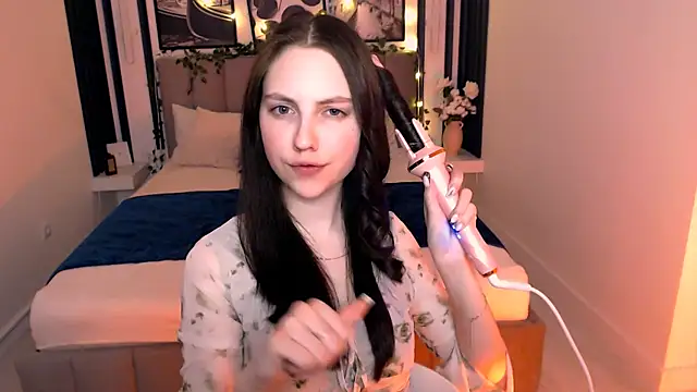  AliceWells online show from 04.25.26
