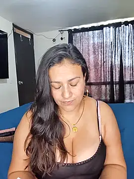Snapshot of roxana_sexy_2026 chatting on 05.13.26 roxana sexy 2026 online show from 05.13.26