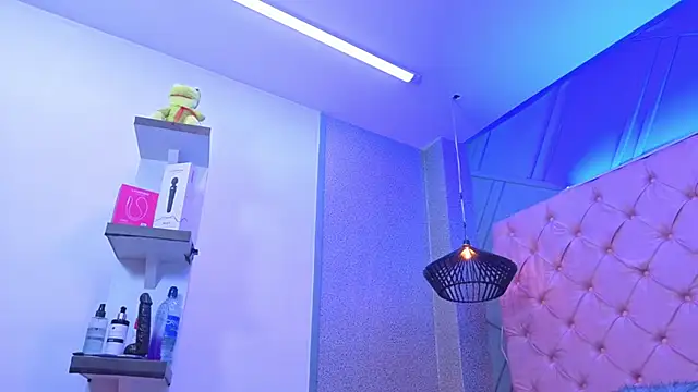 Mia-hot- online show from 05.15.26