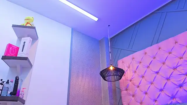 Mia-hot- online show from 05.28.26