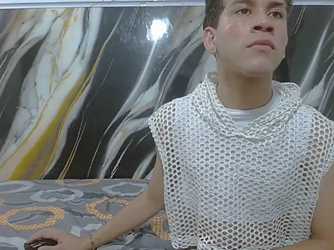 LAYAN FEMBOY online show from 05.08.26
