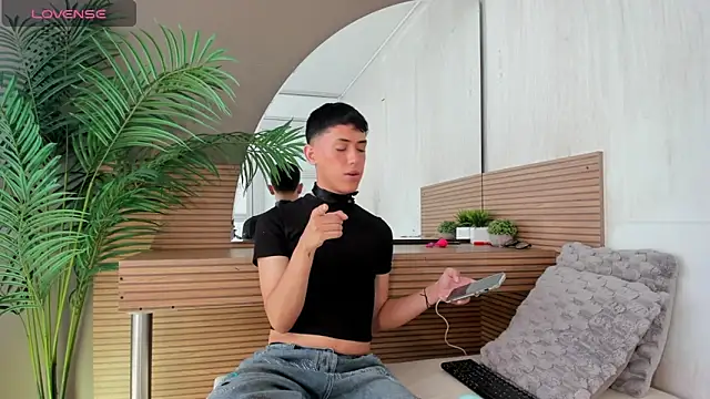 Iam Caami  online show from 04.30.26