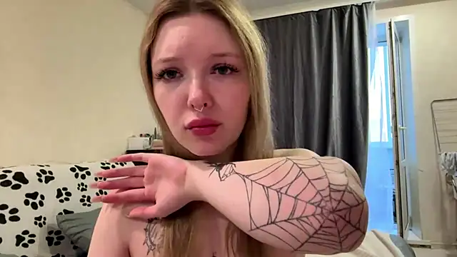 Snapshot of Elinthegreat chatting on 05.16.26 Elinthegreat online show from 05.16.26