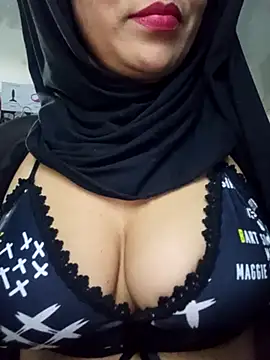 Snapshot of nadia__abaud chatting on 01.06.25 nadia  abaud online show from 01.06.25