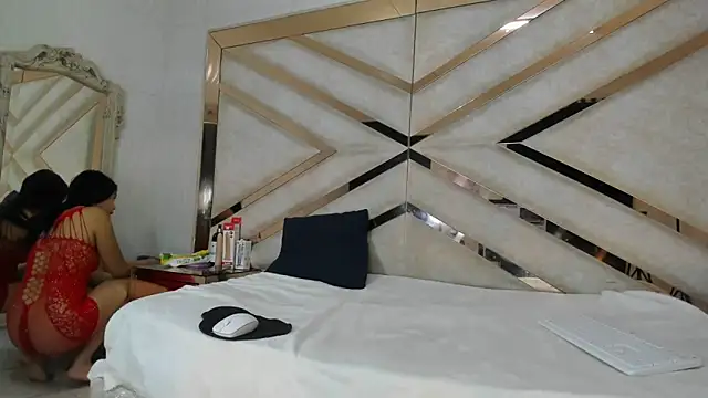AuroraHoney32 online show from 05.19.26