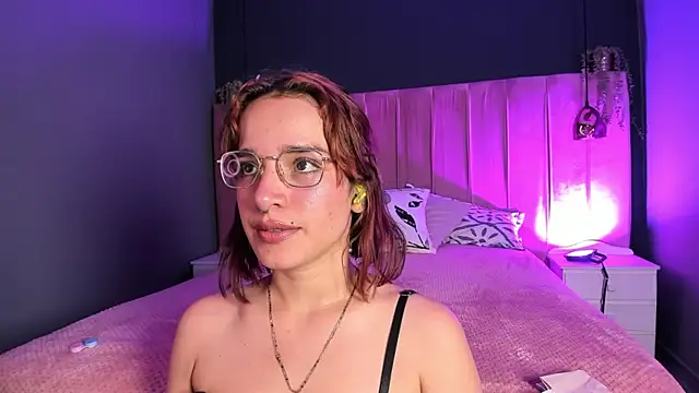 Snapshot of Azahara_18 chatting on 07.29.26 Azahara 18 online show from 07.29.26