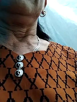Snapshot of mouth22 chatting on 06.18.26 mouth22 online show from 06.18.26