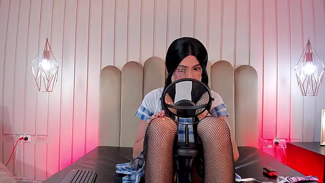 nicki-west online show from 06.02.26