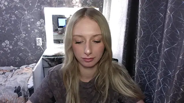 AliceTwinkle online show from 05.12.26