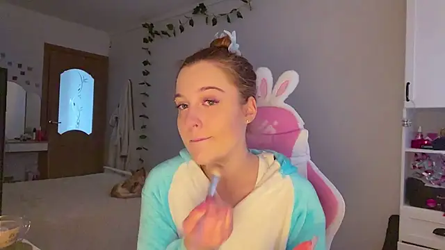 TrixyPaw online show from 04.29.26