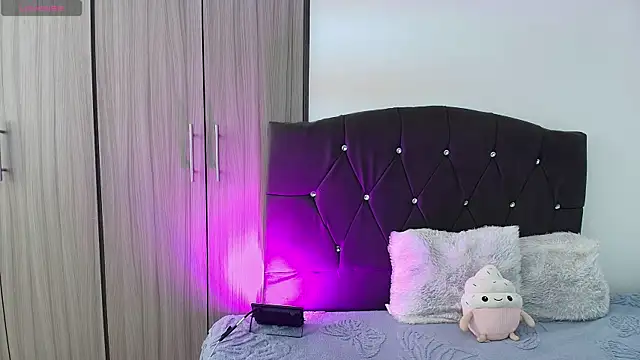 Sara  Dream online show from 04.30.26