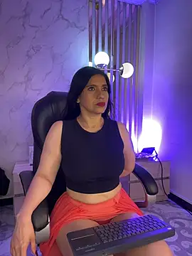 Snapshot of Dalila_5 chatting on 07.17.26 Dalila 5 online show from 07.17.26
