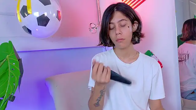 ZoeyPetit online show from 07.12.26