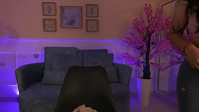 VioletJoness  online show from 06.05.26
