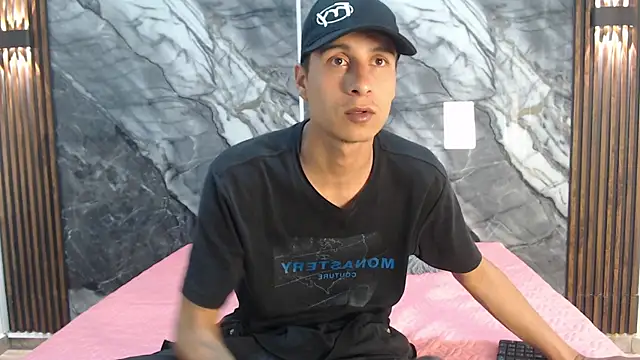 Snapshot of cameronsilverman chatting on 04.30.26 cameronsilverman online show from 04.30.26