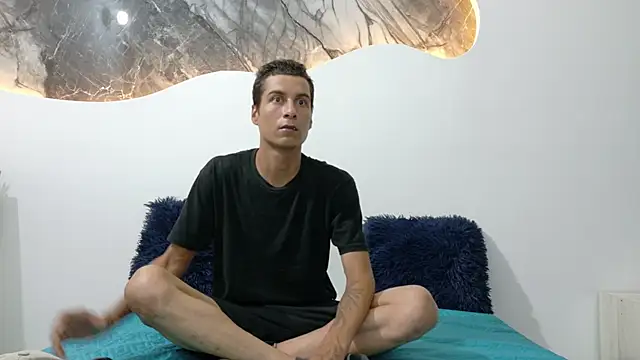 Snapshot of cameronsilverman chatting on 06.11.26 cameronsilverman online show from 06.11.26